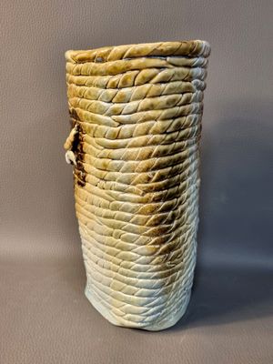 ASIE. Vase en barbotine polychrome à décor façon cordage et …