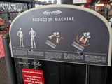 a sign with instructions on how to use a tread machine