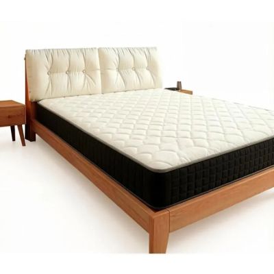 un lit sur lequel est posé un matelas