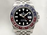 Montre Rolex avec cadran noir et lunette rouge
