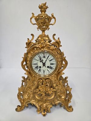 Pendule de cheminée à sonnerie au passage des heures et demi…