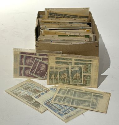 1 bte France ** idem 1968/69/70 en multiples (souvent x 38 o…