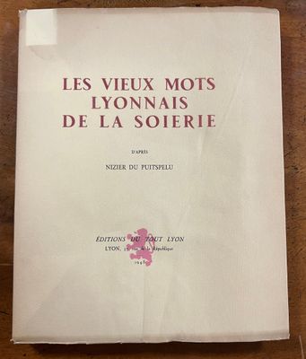 the cover of the book les vieux mois de la soiree