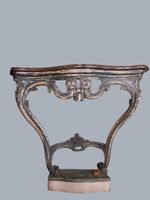 Console en bois mouluré, sculpté et laqué bleu, posant sur d… (photo 2)