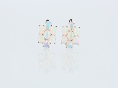 Boucles d'oreilles à clous en oplite blanche, en or jaune 14 carats