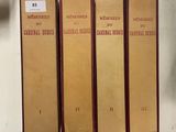 trois livres sont alignés sur une étagère à côté d'une horloge