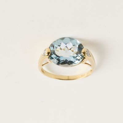 Bague ovale en topaze bleue et diamants