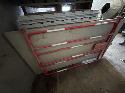 SUR DESIGNATION : Passerelle de chantier (200 x 103 cm) avec…