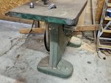 a machine that is sitting on a table in a room