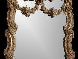 une image représentant un miroir avec un cadre doré sur fond noir