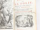 un livre ouvert avec la photo d'un homme et d'une femme