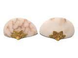 paire de boucles d'oreilles en marbre blanc et feuille d'or