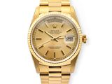 une montre Rolex en or avec des chiffres romains sur le cadran