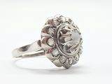 bague en argent sterling ornée d'un cabochon ovale au centre, entouré de petites fleurs