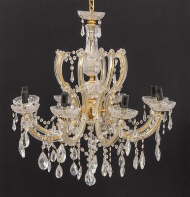 Lustre à huit lumières en bronze doré, verre moulé et pampil…