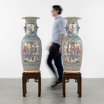 Paire de vases chinois de taille exceptionnelle, Famille Ros…