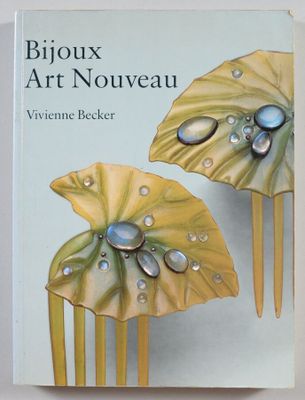 un livre sur lequel figure l'image de deux peignes