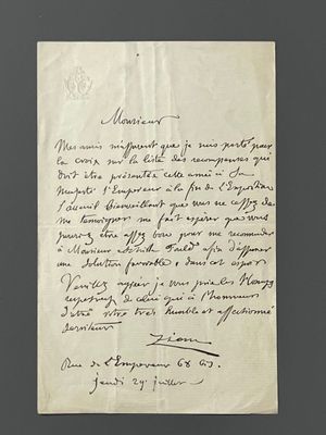 un gros plan d'un morceau de papier sur lequel on a écrit