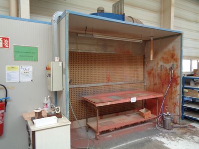 an image of a room with a work bench in it