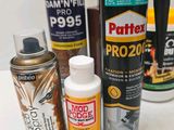 many different types of spray paint on the table
