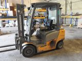 a forklift truck that is parked in a warehouse