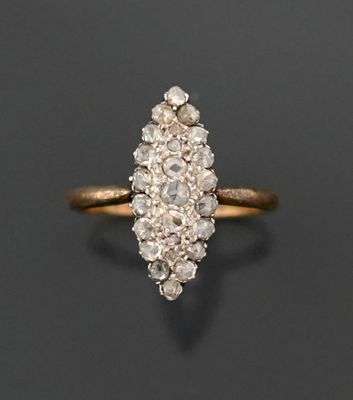 Bague marquise en or jaune 18k 750 millièmes pavée de 24 dia…