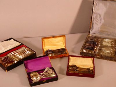 Ensemble de couverts en métal argenté : 12 couverts (étui) +… - Photo 1