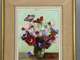 peinture représentant un vase de fleurs posé sur une table, sur fond vert