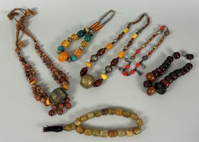 a lot of beads that are laying on a table