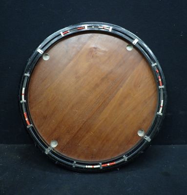 une image représentant une peau de tambour avec une surface en bois