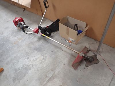 une petite machine posée sur le sol
