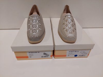 une paire de baskets en cuir blanc pour femme, présentée dans une boîte