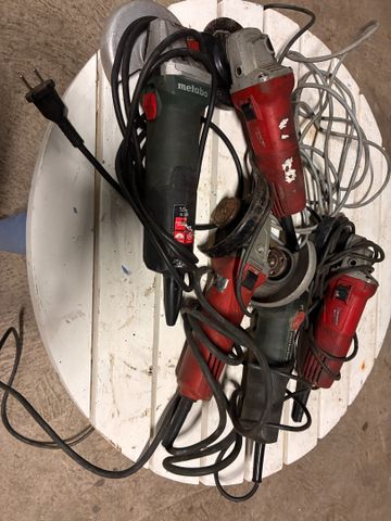 Lot de 6 meuleuses, Bosch, Metabo et Milwaukee filaire. Démarre. ...