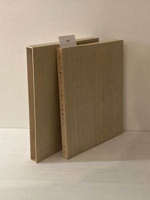 deux livres empilés l'un sur l'autre