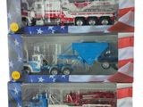 une exposition de camions miniatures dans une vitrine