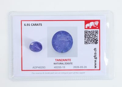 un gros plan d'une carte sur laquelle figure une tanzanite