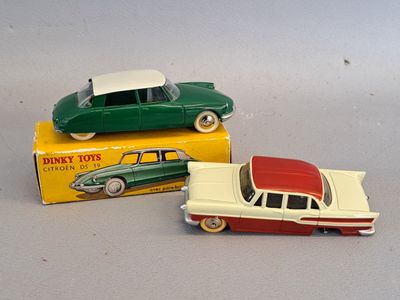 DINKY TOYS MADE IN CHINA : (2) Citroën DS 19, verte, toit bl…