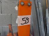 un gros plan sur un panneau sur un chantier