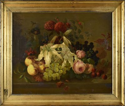 tableau représentant une nature morte composée de fleurs et de fruits, dans un cadre doré