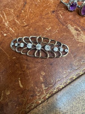 Broche en argent doré sertie de pierres blanches - PB: 11,2g