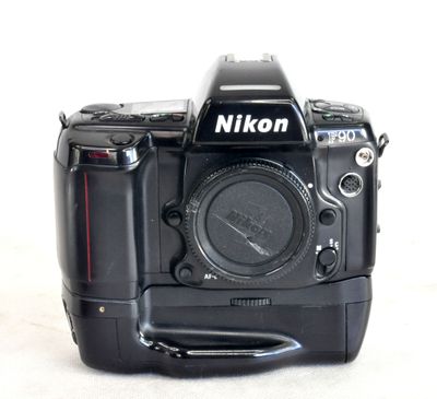 Boîtier reflex 24x36 NIKON F90 Motorisé MB-10