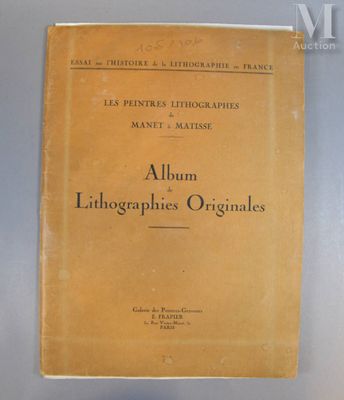 la couverture d'un livre jaune sur laquelle figurent des inscriptions noires