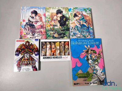 beaucoup de livres sur la table