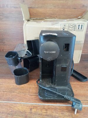 1 Machine à café de la marque DELONGHI