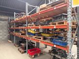 un grand porte-outils contenant de nombreux types d'outils différents
