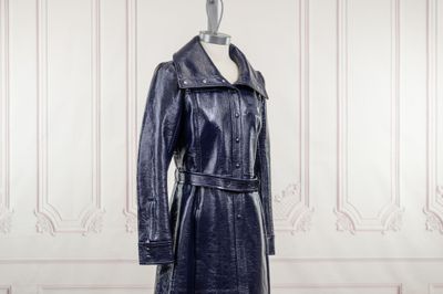 trench en cuir sur un mannequin, mannequin, mannequin, mannequin, mannequin, mannequin, mannequin, mannequin, mannequin