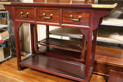 Console en bois exotique, trois tiroirs en ceinture, entreto… - Photo 1