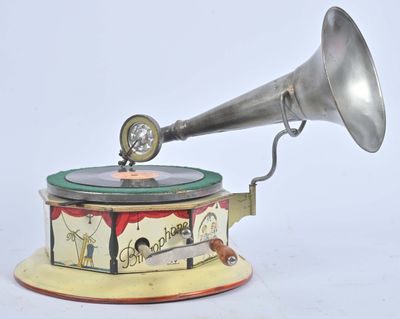 un vieux gramophone surmonté d'une horloge