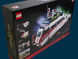 a box that has a lego speed boat in it