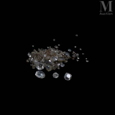 une image représentant un tas de diamants posés sur une surface noire